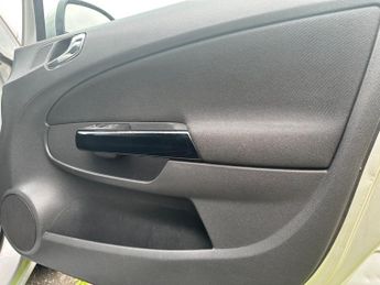 Vauxhall Corsa 1.4i 16v Club 5dr
