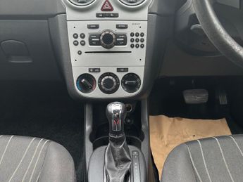 Vauxhall Corsa 1.4i 16v Club 5dr