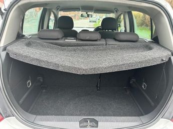Vauxhall Corsa 1.4i 16v Club 5dr