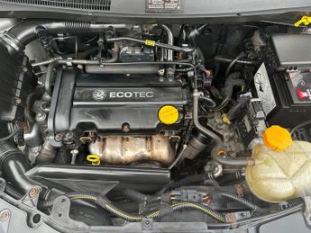 Vauxhall Corsa 1.4i 16v Club 5dr