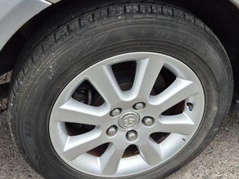 Toyota Ipsum 2.4l - 6 SEATS - FRESH IMPORT - HIGHSPEC