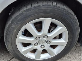 Toyota Ipsum 2.4l - 6 SEATS - FRESH IMPORT - HIGHSPEC