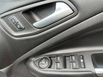 Ford Kuga 2.0 TDCi Zetec Powershift AWD Euro 5 5dr