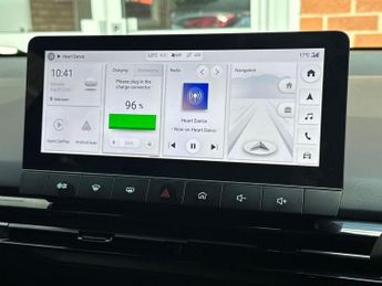 MG MG4 64kWh Trophy Auto 5dr