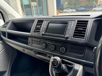 Volkswagen Transporter 2.0 BiTDI T30 BlueMotion Tech Highline FWD SWB Euro 6 (s/s) 5dr