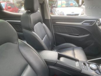 MG MG ZS 44.5kWh Exclusive Auto 5dr