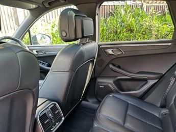 Porsche Macan 2.0T PDK 4WD Euro 6 (s/s) 5dr
