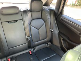 Porsche Macan 2.0T PDK 4WD Euro 6 (s/s) 5dr