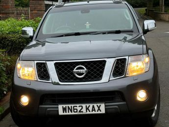 Nissan Navara 2.5 dCi Tekna 4WD Euro 5 4dr