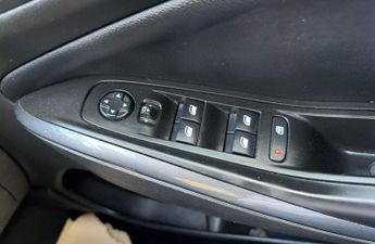 Vauxhall Grandland X 1.6 13.2kWh Elite Nav Auto 4WD Euro 6 (s/s) 5dr Hybrid4