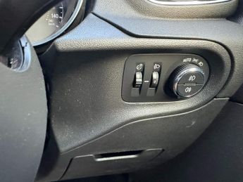 Vauxhall Grandland X 1.6 13.2kWh Elite Nav Auto 4WD Euro 6 (s/s) 5dr Hybrid4
