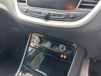 Vauxhall Grandland X 1.6 13.2kWh Business Edition Nav Premium Auto 4WD Euro 6 (s/s) 5