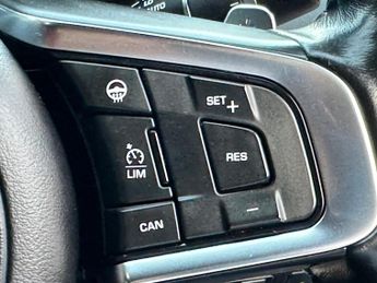 Jaguar F-PACE 3.0 D300 V6 S Auto AWD Euro 6 (s/s) 5dr