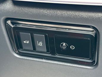 Jaguar F-PACE 3.0 D300 V6 S Auto AWD Euro 6 (s/s) 5dr