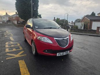 Chrysler Ypsilon 0.9 TwinAir Black&Red Euro 5 (s/s) 5dr