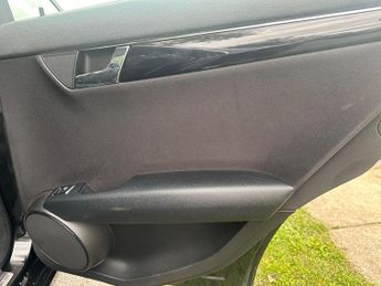 Mercedes-Benz C Class 1.8 C180 BlueEfficiency Executive SE Auto Euro 5 4dr