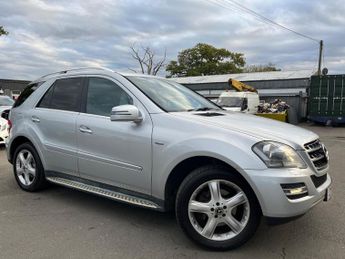 Mercedes M Class 3.0 ML350 CDI V6 BlueEfficiency Grand Edition G-Tronic 4WD Euro 