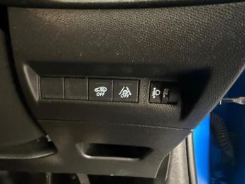 Peugeot E-208 50kWh Allure Premium + Auto 5dr (7kW Charger)