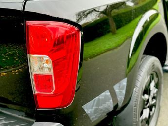 Nissan Navara 2.3 dCi N-Guard Auto 4WD Euro 6 4dr