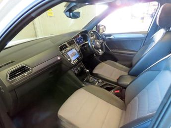 Volkswagen Tiguan 2.0 TDI BlueMotion Tech R-Line DSG 4Motion Euro 6 (s/s) 5dr