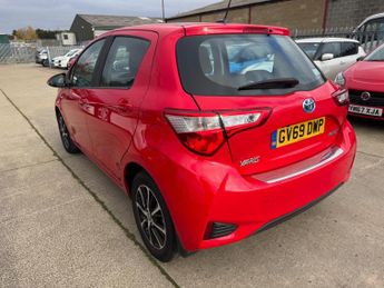 Toyota Yaris 1.5 VVT-h Icon Tech E-CVT Euro 6 (s/s) 5dr