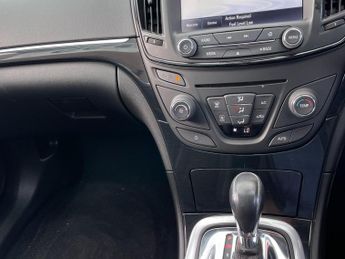 Vauxhall Insignia 2.0 CDTi BiTurbo Nav Country Tourer Auto 4WD Euro 5 5dr