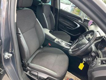 Vauxhall Insignia 2.0 CDTi BiTurbo Nav Country Tourer Auto 4WD Euro 5 5dr