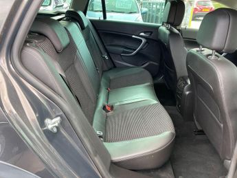 Vauxhall Insignia 2.0 CDTi BiTurbo Nav Country Tourer Auto 4WD Euro 5 5dr