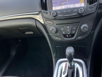 Vauxhall Insignia 2.0 CDTi BiTurbo Nav Country Tourer Auto 4WD Euro 5 5dr