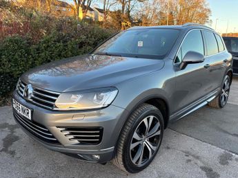 Volkswagen Touareg 3.0 TDI V6 BlueMotion Tech R-Line Tiptronic 4WD Euro 6 (s/s) 5dr