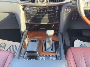 Lexus LX LX570 5.7 V8 Automatic 4X4 8 seats 5dr