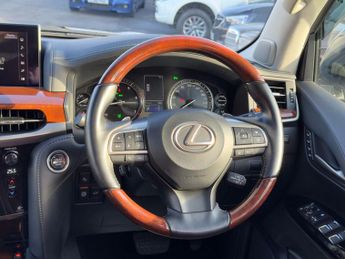 Lexus LX LX570 5.7 V8 Automatic 4X4 8 seats