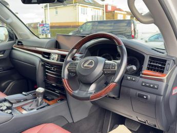 Lexus LX LX570 5.7 V8 Automatic 4X4 8 seats