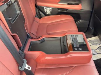 Lexus LX LX570 5.7 V8 Automatic 4X4 8 seats
