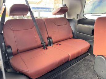 Lexus LX LX570 5.7 V8 Automatic 4X4 8 seats 5dr