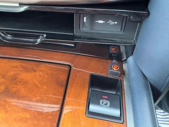 Lexus LX LX570 5.7 V8 Automatic 4X4 8 seats