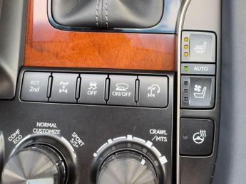 Lexus LX LX570 5.7 V8 Automatic 4X4 8 seats 5dr