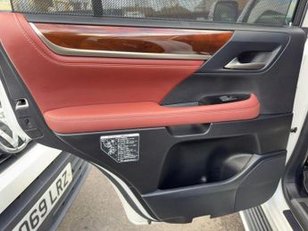 Lexus LX LX570 5.7 V8 Automatic 4X4 8 seats 5dr