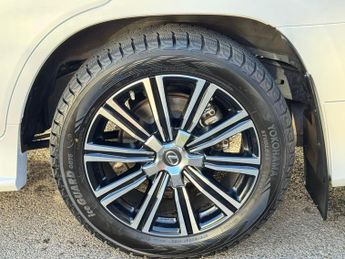 Lexus LX LX570 5.7 V8 Automatic 4X4 8 seats