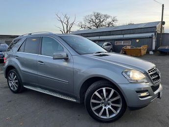 Mercedes M Class 3.0 ML300 CDI V6 BlueEfficiency Grand Edition G-Tronic 4WD Euro 