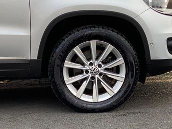 Volkswagen Tiguan 2.0 TDI BlueMotion Tech SE DSG 4WD Euro 5 (s/s) 5dr