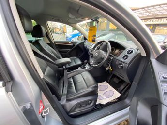 Volkswagen Tiguan 2.0 TDI BlueMotion Tech SE DSG 4WD Euro 5 (s/s) 5dr