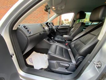 Volkswagen Tiguan 2.0 TDI BlueMotion Tech SE DSG 4WD Euro 5 (s/s) 5dr