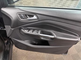 Ford Kuga 2.0 TDCi EcoBlue Zetec Powershift AWD Euro 6 (s/s) 5dr