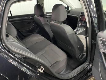 Volkswagen e-Golf 35.8kWh e-Golf Auto 5dr