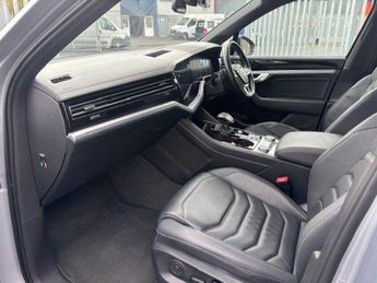Volkswagen Touareg 3.0 TDI V6 Black Edition Tiptronic 4Motion Euro 6 (s/s) 5dr