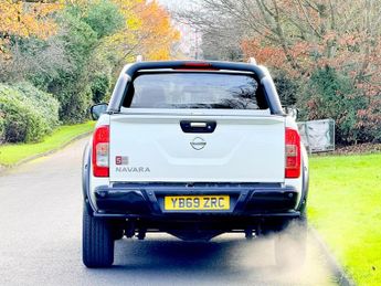 Nissan Navara 2.3 dCi N-Guard Auto 4WD Euro 6 4dr