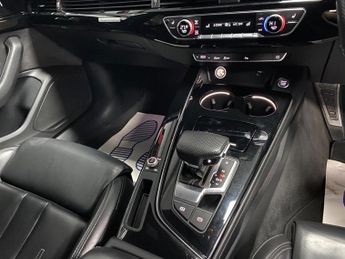 Audi A4 Avant 2.0 TDI 40 Black Edition S Tronic quattro Euro 6 (s/s) 5dr