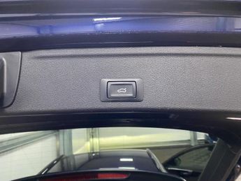 Audi A4 Avant 2.0 TDI 40 Black Edition S Tronic quattro Euro 6 (s/s) 5dr