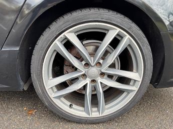 Audi A6 Avant 2.0 TDI ultra Black Edition Estate 5dr Diesel S Tronic Euro 6 (s